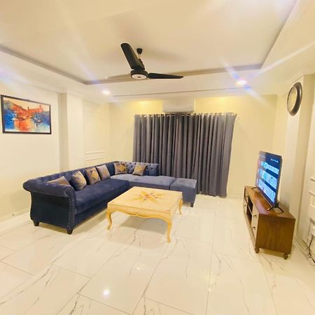 Holidazzle Serviced Apartments Bahria Town Rawalpindi Quarto foto