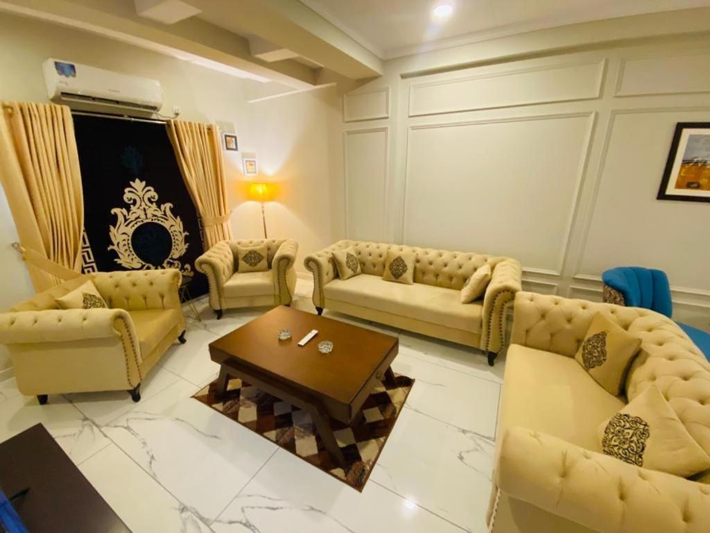 Holidazzle Serviced Apartments Bahria Town Rawalpindi Exterior foto