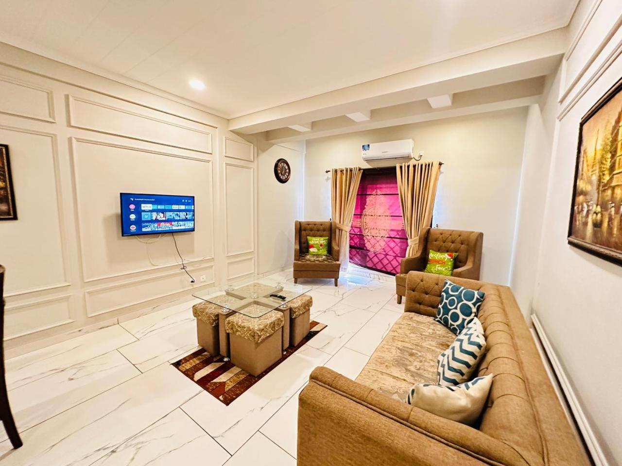Holidazzle Serviced Apartments Bahria Town Rawalpindi Quarto foto